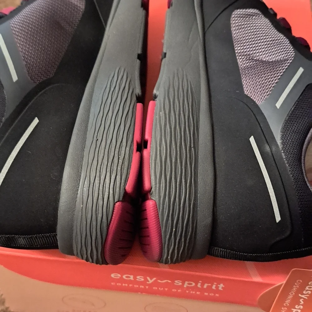 Easy Sprit Womens Skyview Water Resitant shoes NWT